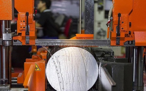 容县立式金属带锯床切削出现跑带故障解决方法！